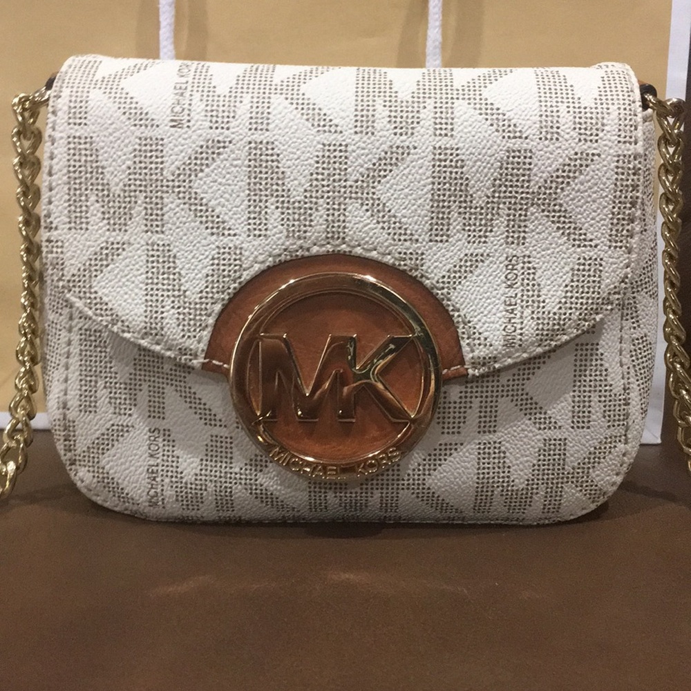 Micheal Kors small leather cross body
